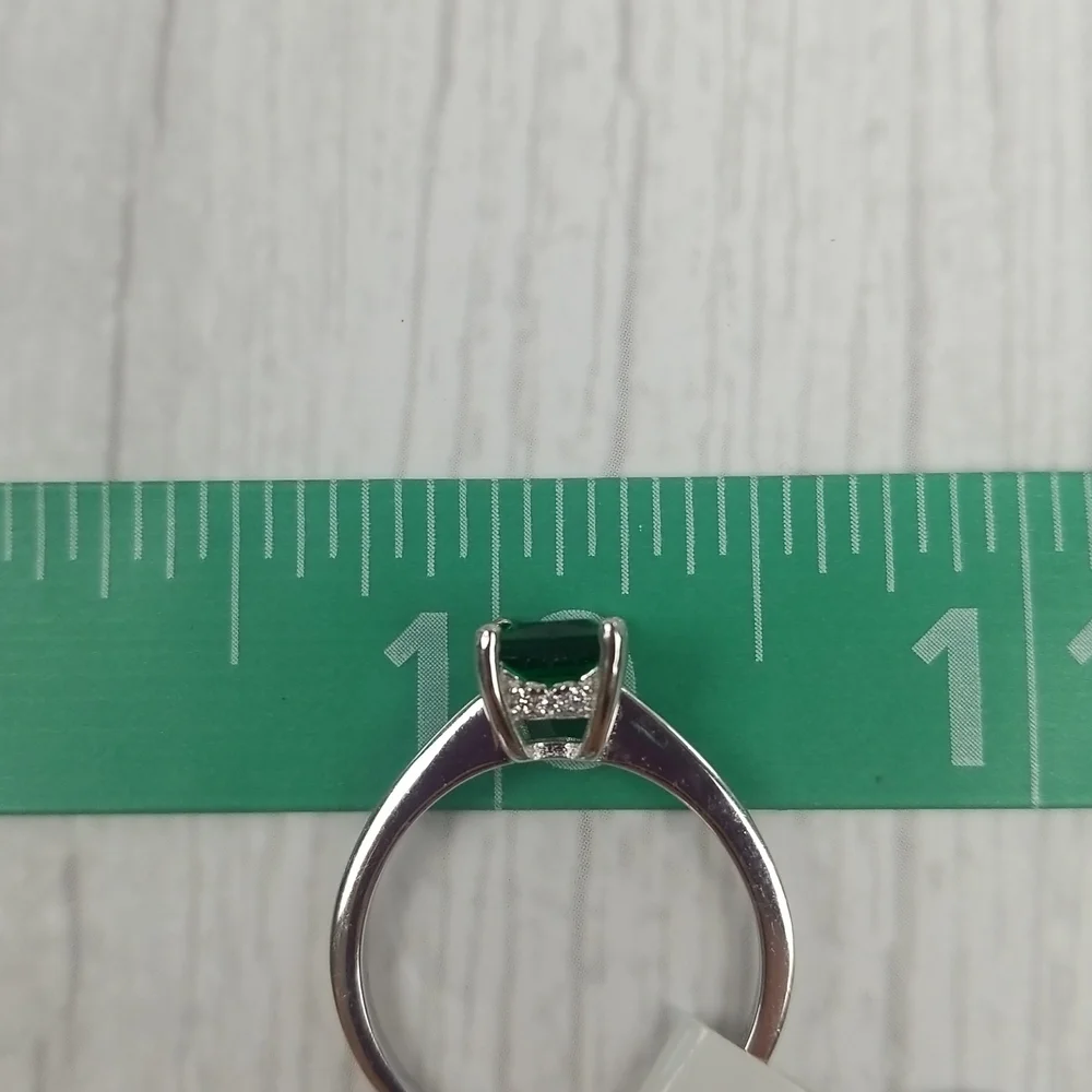 925 Silver CZ Green Ring Size 8-NWT Cubic Zirconia emerald color